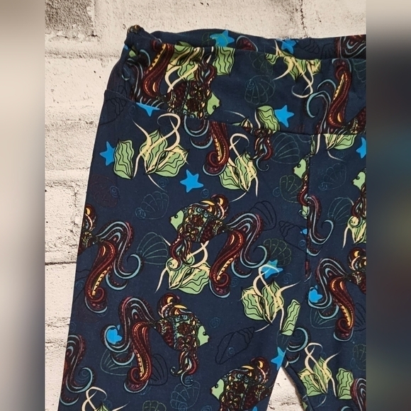 Lularoe Leggings Blue/Yellow/Red/Green/Black Amazing Marine life. - Picture 3 of 8